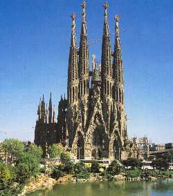 TEMPLO DE LA SAGRADA FAMILIA DE GAUDI, EN BARCELONA